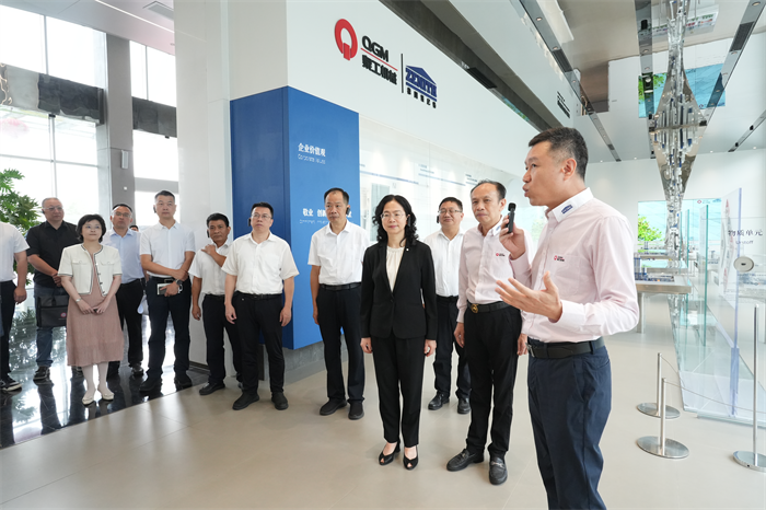 Gubernatoriaus pavaduotojas Jiang Erxiong vadovavo komandai ištirti „Quangong Machinery Co., Ltd“, kad padėtų Quanzhou pastatyti protingą gamybos miestą