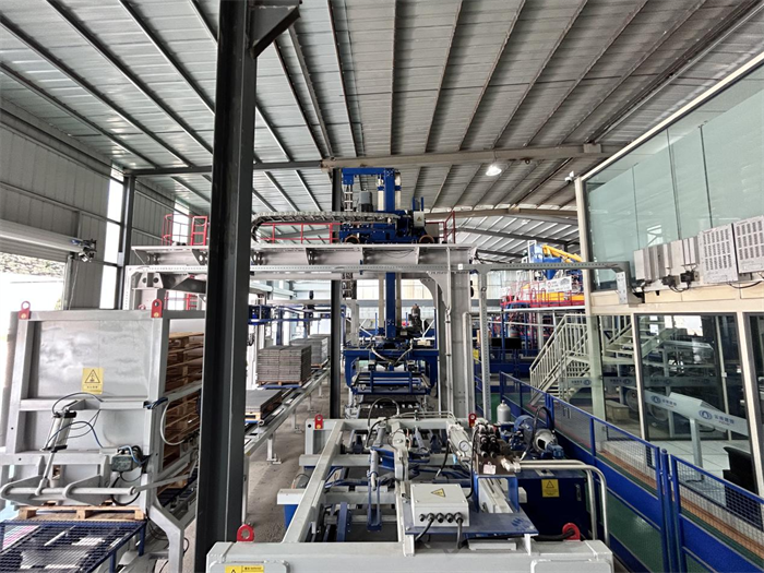 QGM ZN serijos aukščiausios klasės akmens imitacijos PC plytų gamybos linija buvo sėkmingai pradėta gaminti pirmaujančioje ekologiškų statybinių medžiagų įmonėje Pietvakarių Kinijoje.