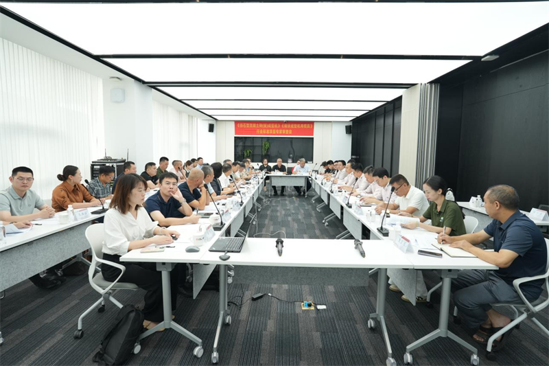 Nuo gamybos iki „protingos“ gamybos: QGM surengė ekspertų apžvalgos posėdį, skirtą pramonės standartiniams projektams „Akmens pavidalo betoninių plytų (lentų) formavimo staklės“ ir „Forma blokų formavimo mašinoms“