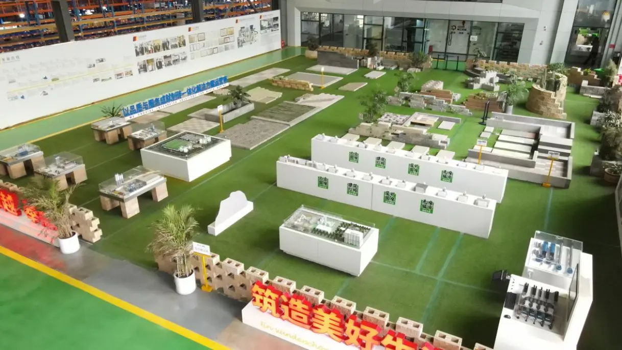 „Dvigubos anglies“ veda į žaliąją transformaciją | Quangong Machinery Co., Ltd. ZN900-2 suteikia galimybę efektyviai naudoti kietųjų atliekų išteklius, kad būtų galima efektyviai gaminti plytas