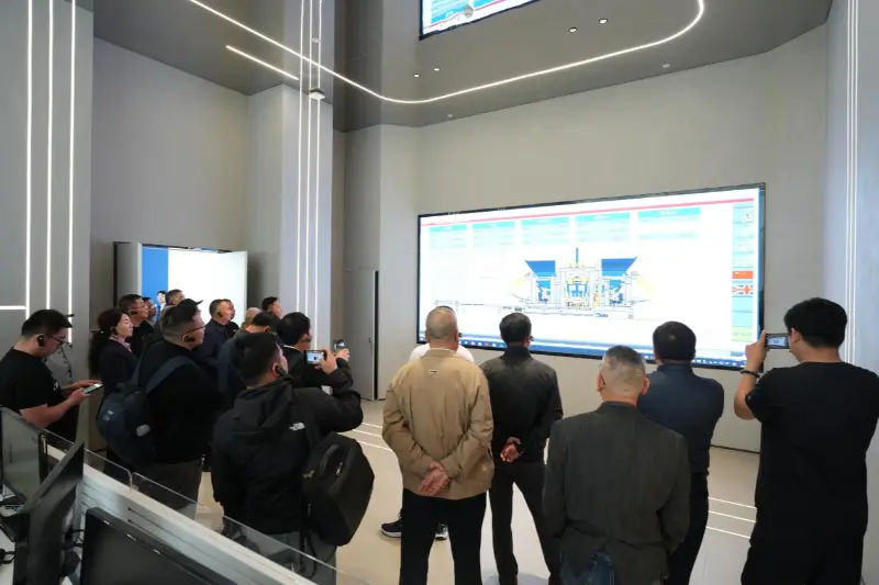 Antrasis Kinijos statybinių blokų asociacijos 8-osios sesijos nuolatinis tarybos posėdis įvyko Quanzhou mieste; Quangong Machinery Co., Ltd. prisideda prie pramonės mainų ir plėtros.