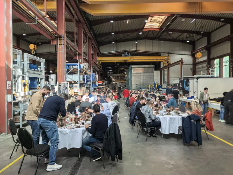 Kiniško karšto puodo aromatas pasiekia Vokietiją! „Quangong Machinery Co., Ltd.“ dukterinė įmonė „Zenit“ džiaugiasi projekto sėkme.